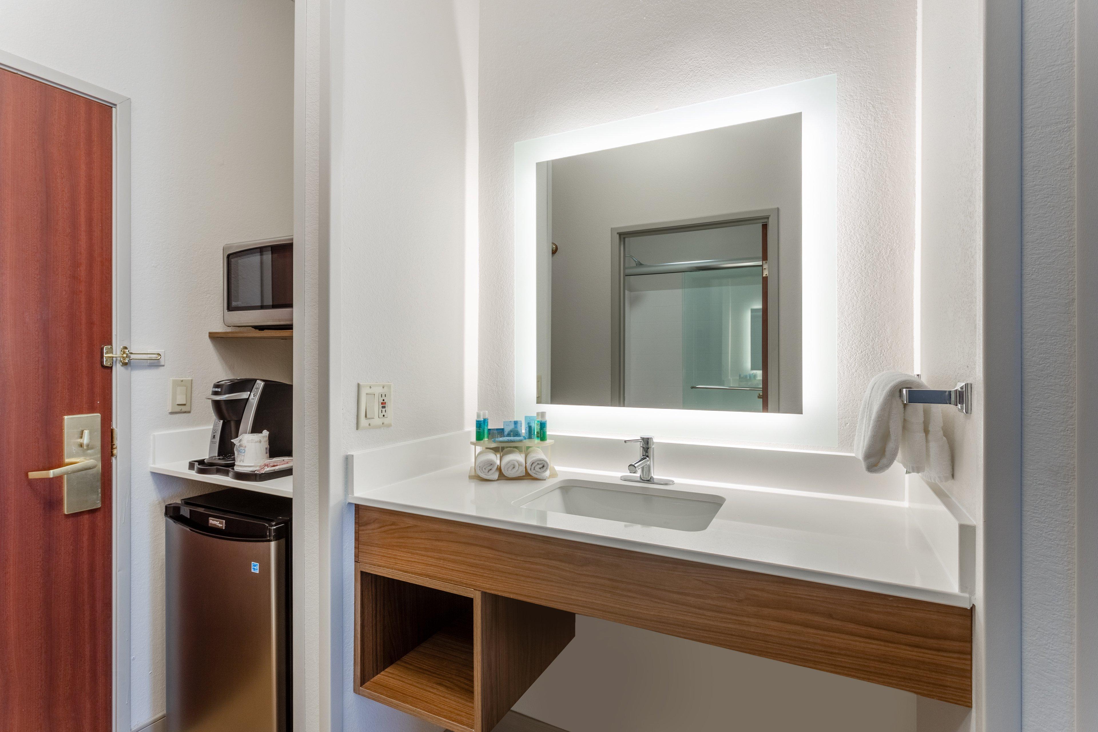 Holiday Inn Express Hotel & Suites Burlington By Ihg מראה חיצוני תמונה