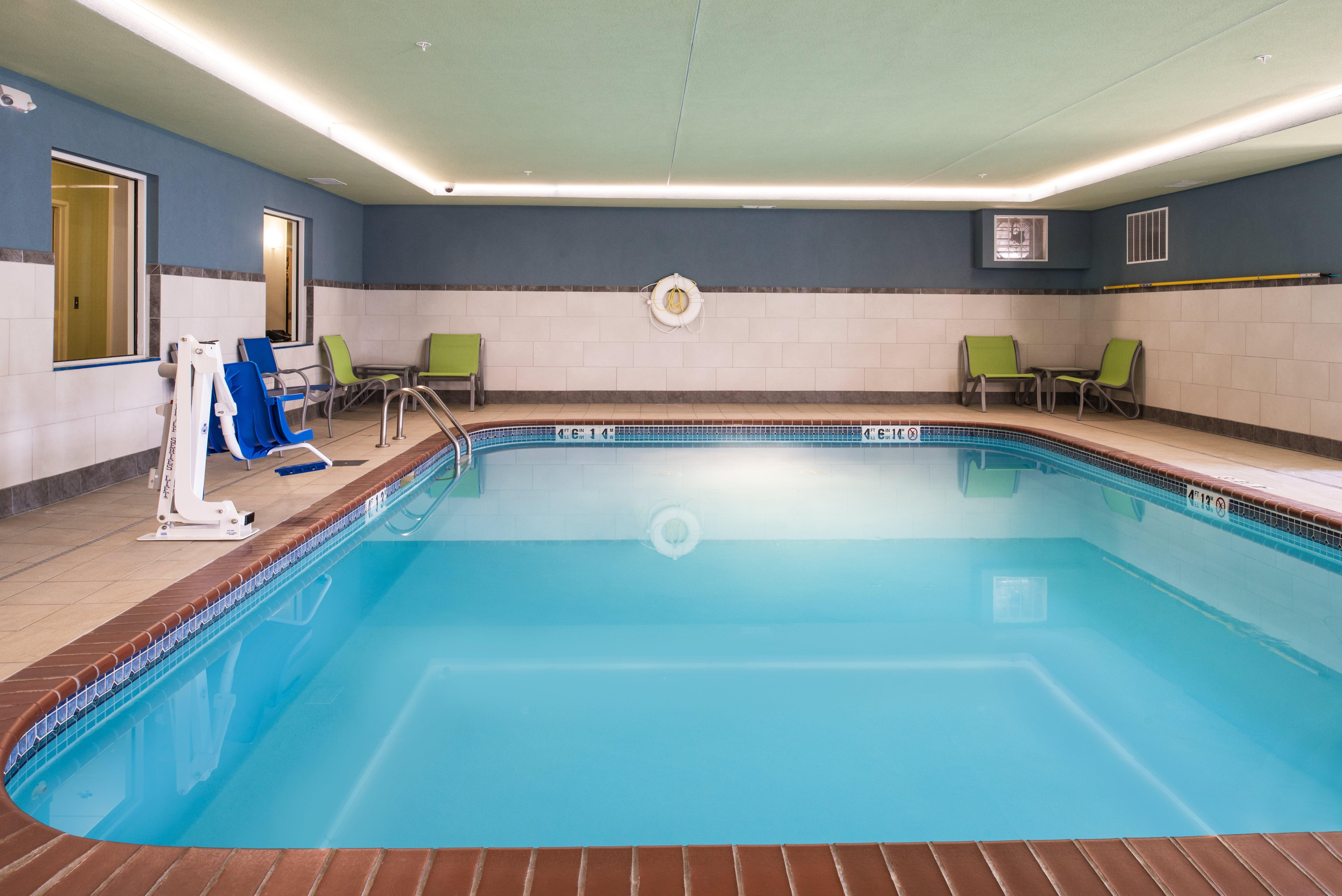Holiday Inn Express Hotel & Suites Burlington By Ihg מראה חיצוני תמונה