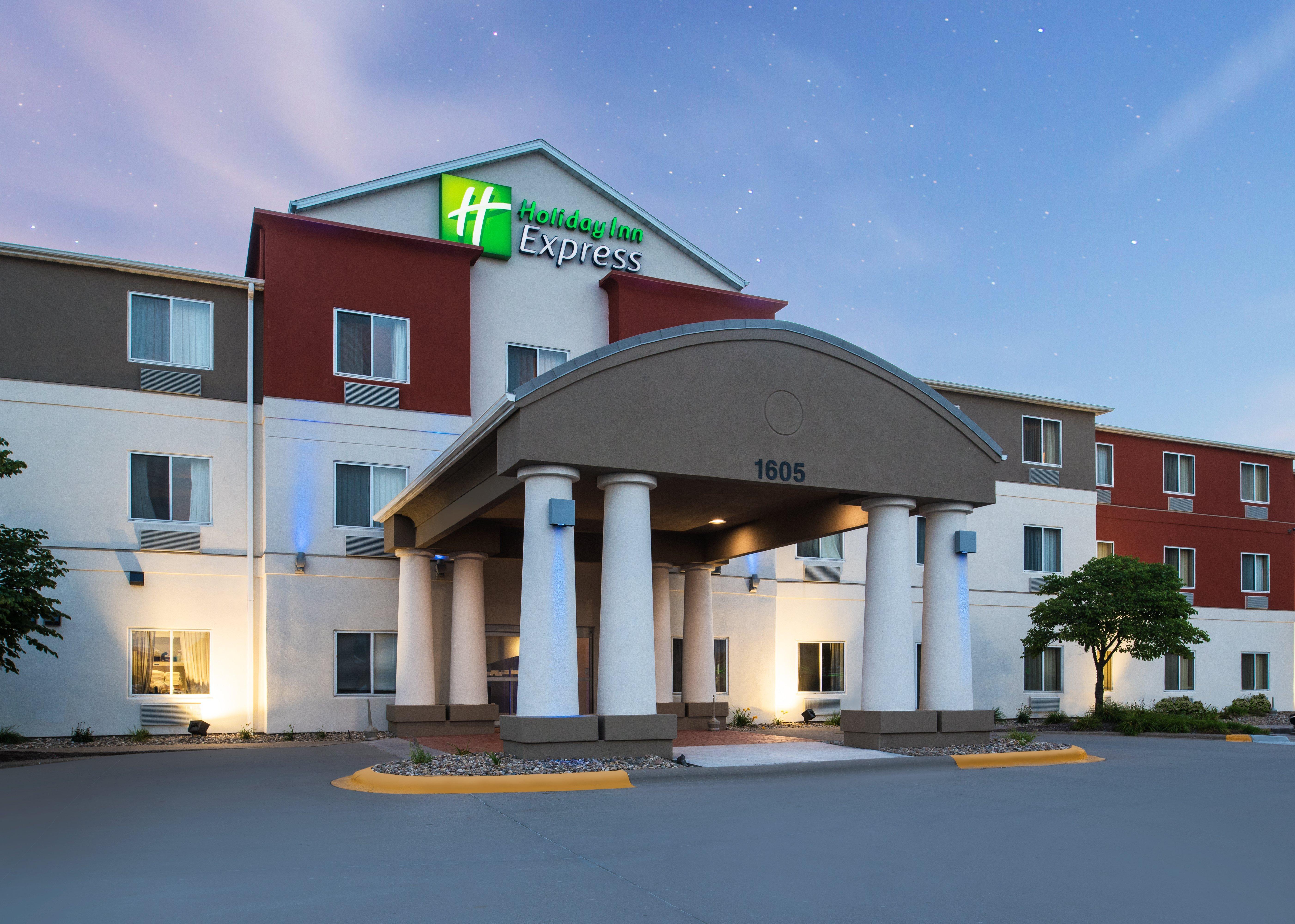Holiday Inn Express Hotel & Suites Burlington By Ihg מראה חיצוני תמונה