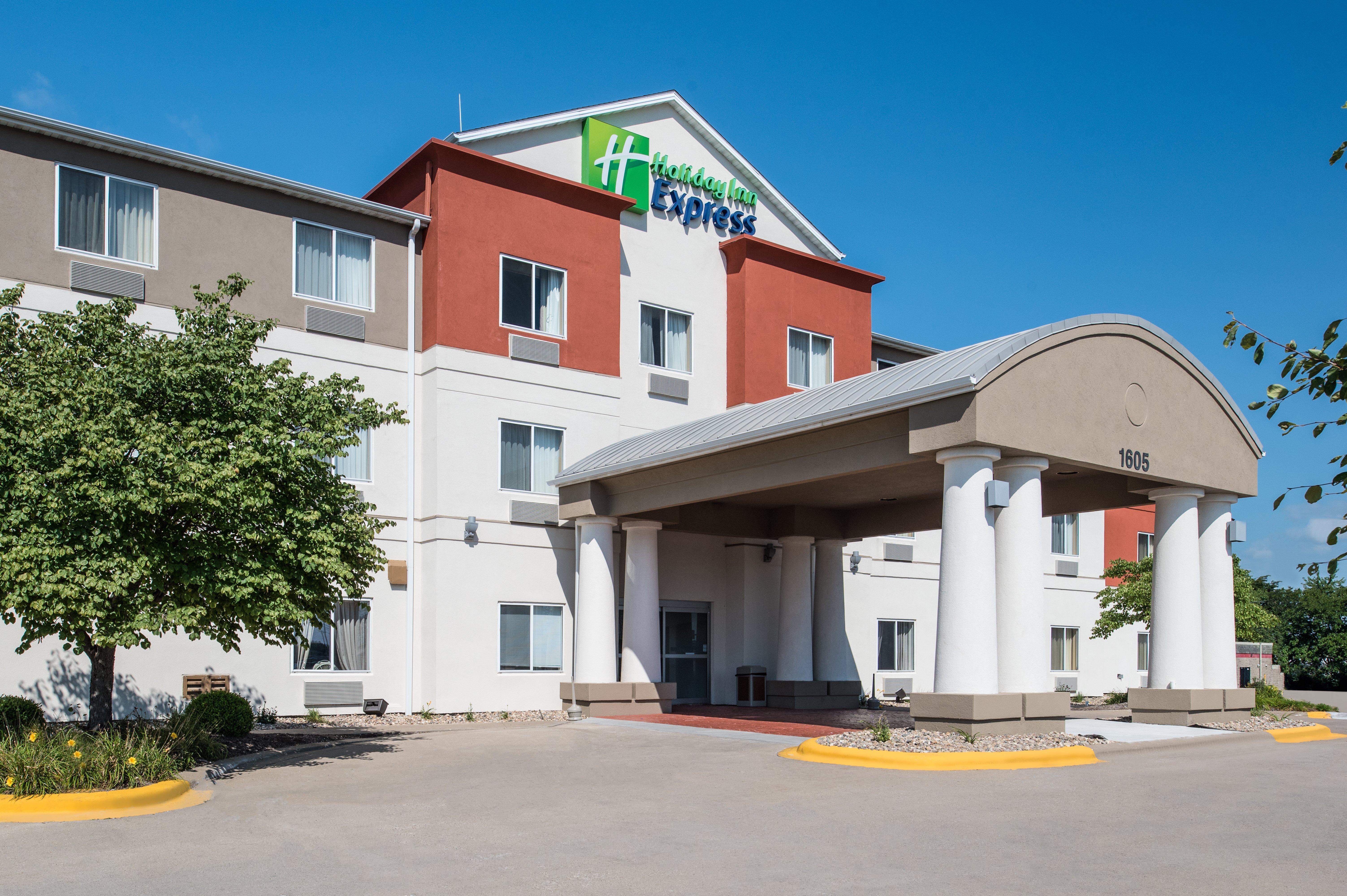 Holiday Inn Express Hotel & Suites Burlington By Ihg מראה חיצוני תמונה